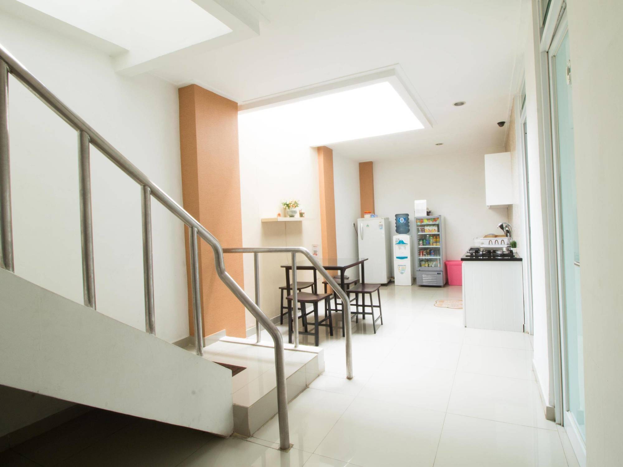 Reddoorz @ Pulomas Hotel Jakarta Exterior photo