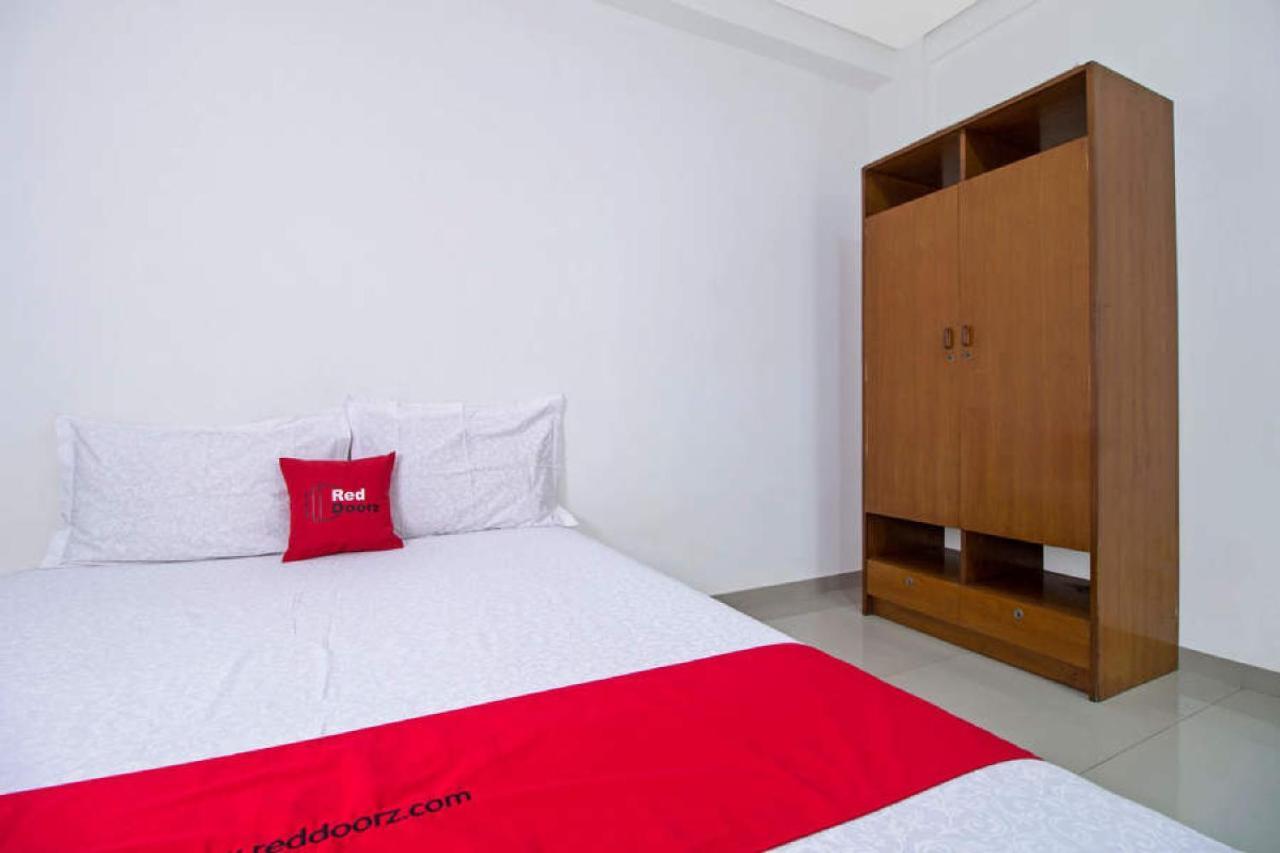 Reddoorz @ Pulomas Hotel Jakarta Exterior photo