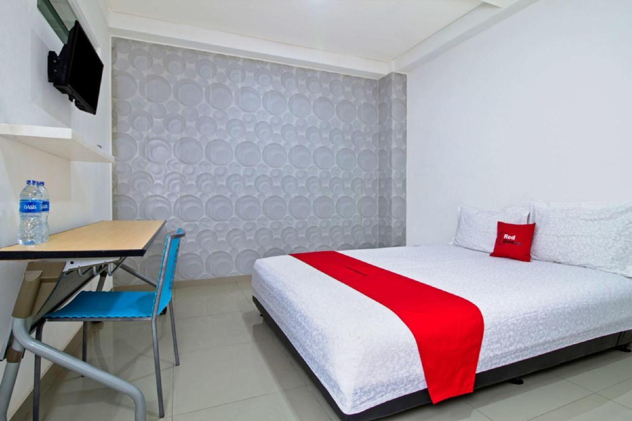 Reddoorz @ Pulomas Hotel Jakarta Exterior photo